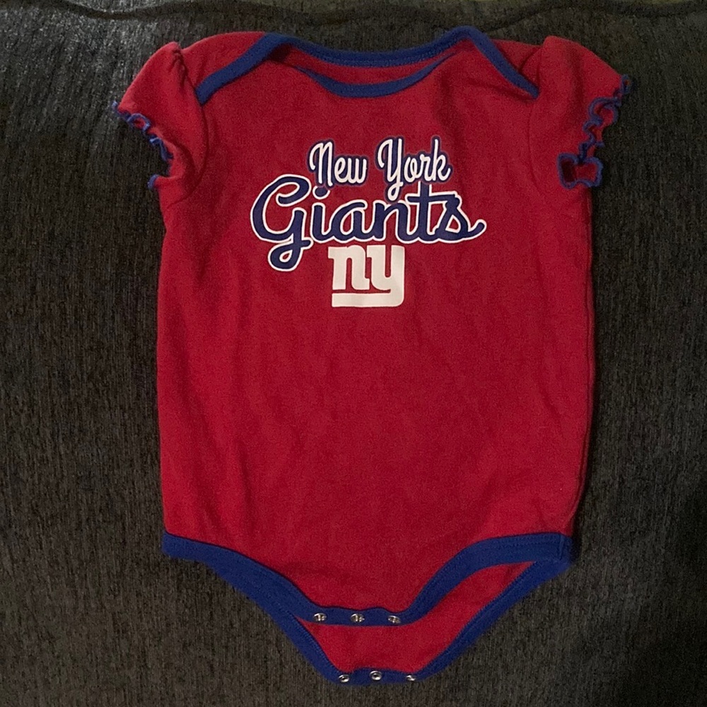 NY Giants NFL Team Apparel bodysuit 18m. Girls